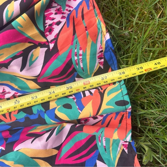 June + Vie Hawaiian Print Skirt Plus Size 30W Elastic Waistband Ruffles Color!! - Picture 10 of 12